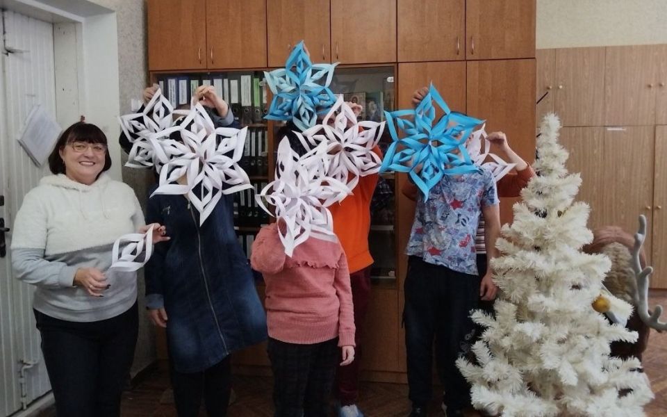 Новый год — это праздник, который вызывает трепет в сердцах детей и теплые детские воспоминания у взрослых Новый год — это праздник, который вызывает трепет в сердцах детей и теплые детские воспоминания у взрослых