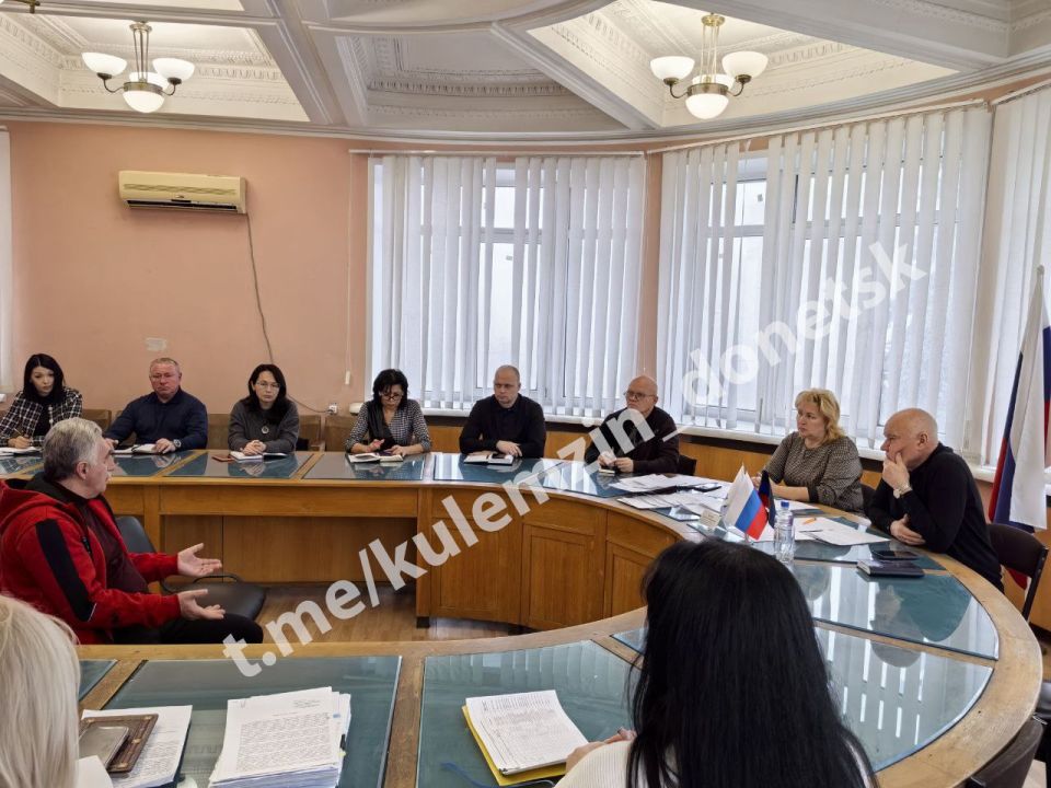 Сегодня советник главы администрации городского округа Донецк провёл приём граждан в общественной приёмной Донецкого городского местного отделения партии «Единая Россия» Сегодня советник главы администрации городского округа Донецк провёл приём граждан в общественной приёмной Донецкого городского местного отделения партии «Единая Россия»