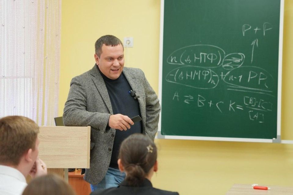 Николай Михайлов: Министр образования и науки ДНР рассказал о генетике школьникам Старобешевского округа Николай Михайлов: Министр образования и науки ДНР рассказал о генетике школьникам Старобешевского округа