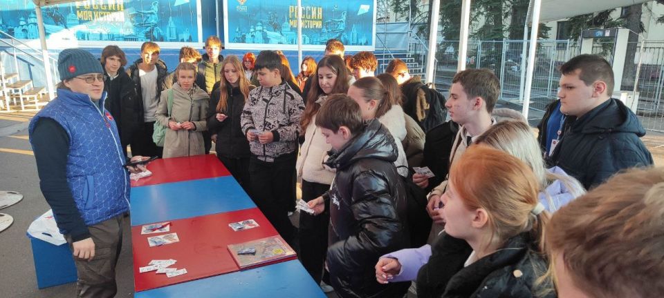25 ноября 2025 года в Макеевке команда мобильных исторических парков «Россия – Моя история» вновь организовала праздник времени — фестиваль «Проводник истории» 25 ноября 2025 года в Макеевке команда мобильных исторических парков «Россия – Моя история» вновь организовала праздник времени — фестиваль «Проводник истории»