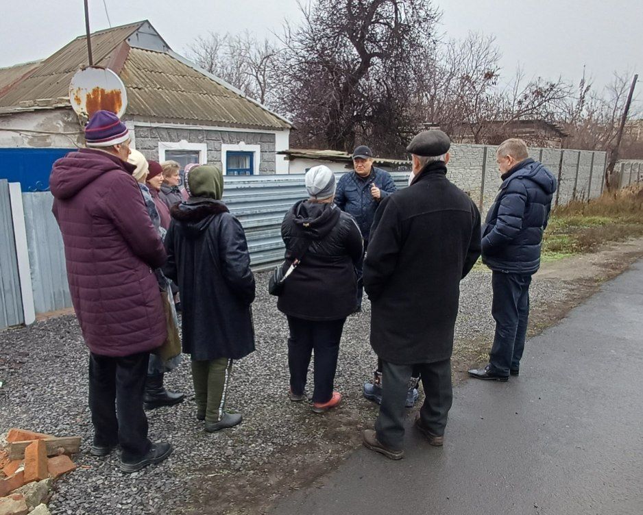 Валентин Левченко: Совместно с депутатом Донецкого городского совета Сергеем Скидановым провел встречу с жителями ул. Чеканная микрорайона «15-й участок» Валентин Левченко: Совместно с депутатом Донецкого городского совета Сергеем Скидановым провел встречу с жителями ул. Чеканная микрорайона «15-й участок»