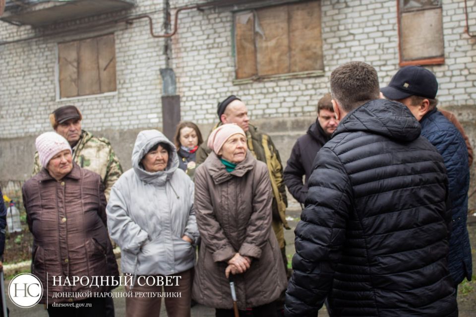 Константин Кузьмин: Провел сход граждан в поселке Донецк - Северный Константин Кузьмин: Провел сход граждан в поселке Донецк - Северный