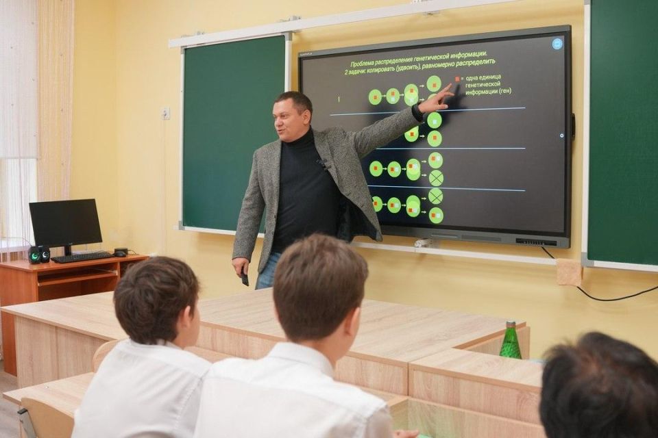Николай Михайлов: Министр образования и науки ДНР рассказал о генетике школьникам Старобешевского округа Николай Михайлов: Министр образования и науки ДНР рассказал о генетике школьникам Старобешевского округа