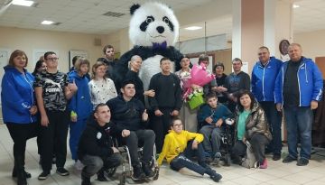 В рамках проекта «Единая Страна», реализуемого Единой Россией руководитель Управы Алексей Дмитрюк совместно с депутатом Донецкого Городского Совета ДНР Михаилом Рыбаковым и активистами партии посетили тренировку ОО...