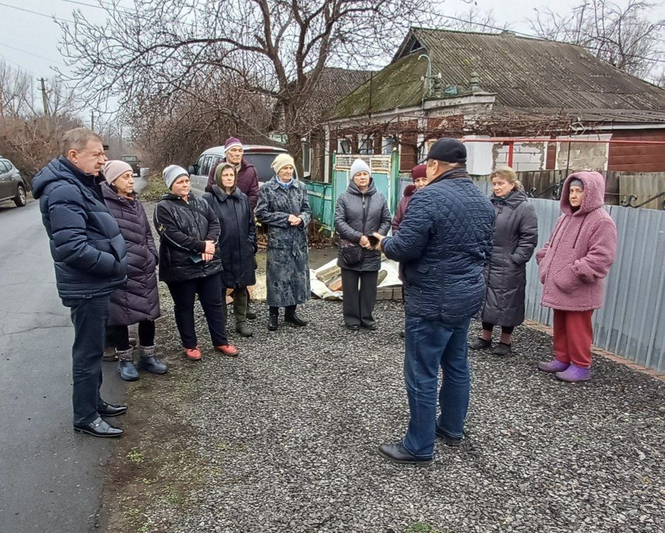 Валентин Левченко: Совместно с депутатом Донецкого городского совета Сергеем Скидановым провел встречу с жителями ул. Чеканная микрорайона «15-й участок» Валентин Левченко: Совместно с депутатом Донецкого городского совета Сергеем Скидановым провел встречу с жителями ул. Чеканная микрорайона «15-й участок»