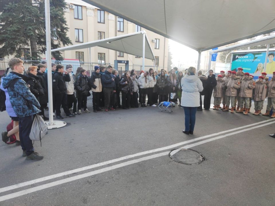 25 ноября 2025 года в Макеевке команда мобильных исторических парков «Россия – Моя история» вновь организовала праздник времени — фестиваль «Проводник истории» 25 ноября 2025 года в Макеевке команда мобильных исторических парков «Россия – Моя история» вновь организовала праздник времени — фестиваль «Проводник истории»