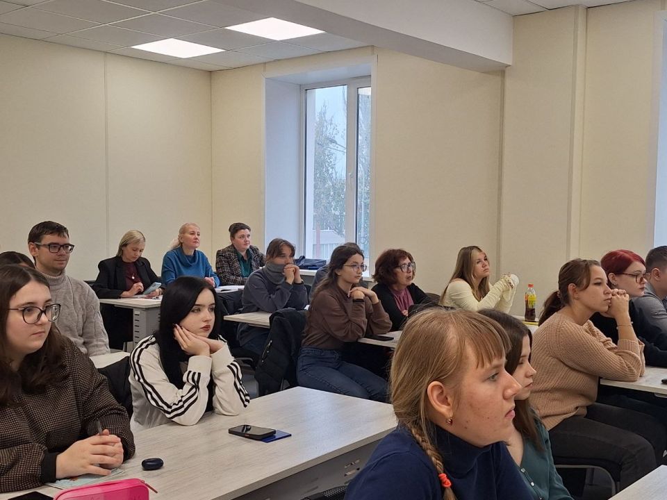 Диалог о будущем. В Приазовском государственном техническом университете – филиале НИУ МГСУ прошла встреча в рамках федерального проекта «ГосСтарт. Диалог»! Со студентами социально-гуманитарного факультета встретилась... Диалог о будущем. В Приазовском государственном техническом университете – филиале НИУ МГСУ прошла встреча в рамках федерального проекта «ГосСтарт. Диалог»! Со студентами социально-гуманитарного факультета встретилась...