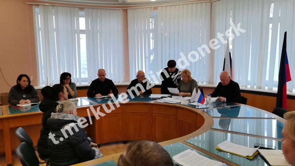 Сегодня советник главы администрации городского округа Донецк провёл приём граждан в общественной приёмной Донецкого городского местного отделения партии «Единая Россия» Сегодня советник главы администрации городского округа Донецк провёл приём граждан в общественной приёмной Донецкого городского местного отделения партии «Единая Россия»