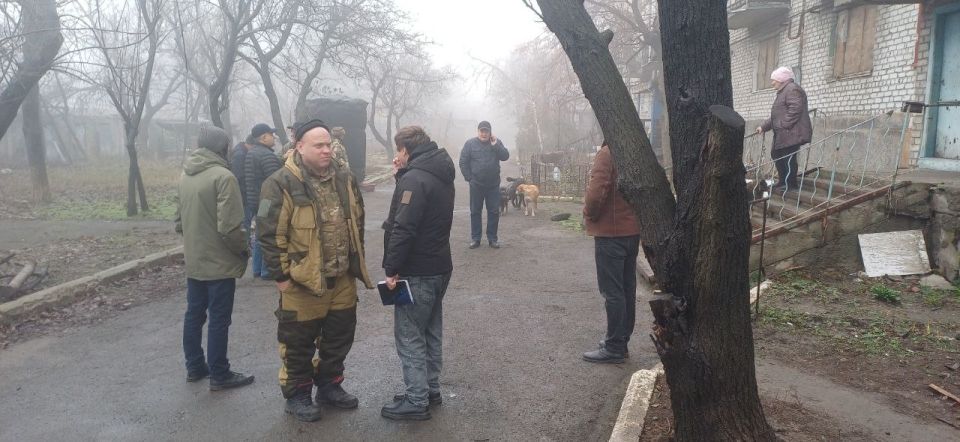 Валентин Левченко: Только вчера поговорили с жителями поселка Донецк-Северный о ходе работ по подключению электроэнергии, и вот сегодня жители уже со светом Валентин Левченко: Только вчера поговорили с жителями поселка Донецк-Северный о ходе работ по подключению электроэнергии, и вот сегодня жители уже со светом