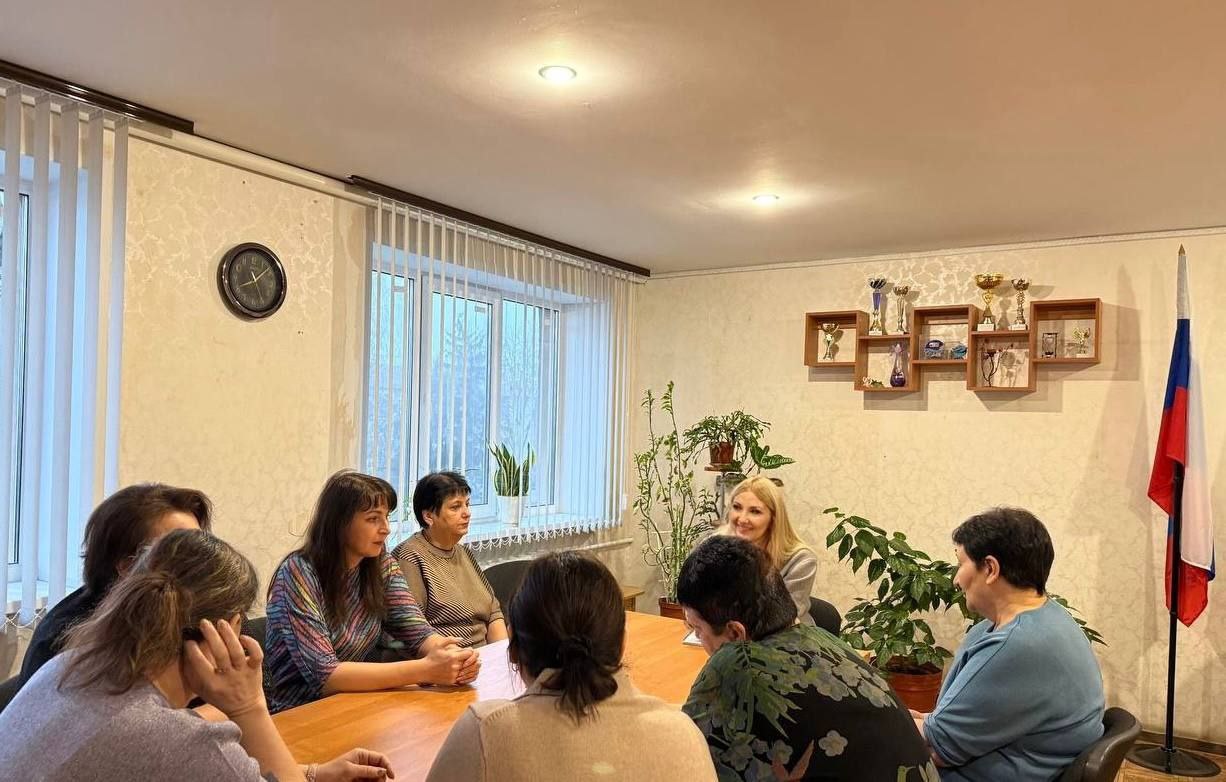 Сегодня заместитель Главы Администрации Тельмановского округа провела встречу с трудовым коллективом отдела образования