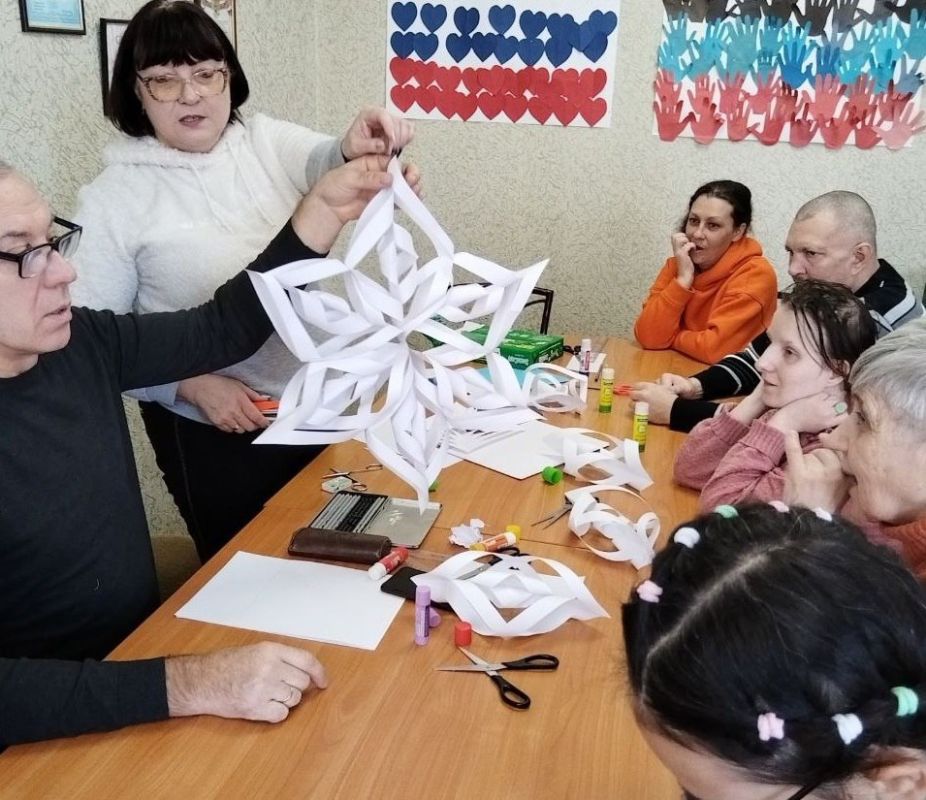 Новый год — это праздник, который вызывает трепет в сердцах детей и теплые детские воспоминания у взрослых Новый год — это праздник, который вызывает трепет в сердцах детей и теплые детские воспоминания у взрослых