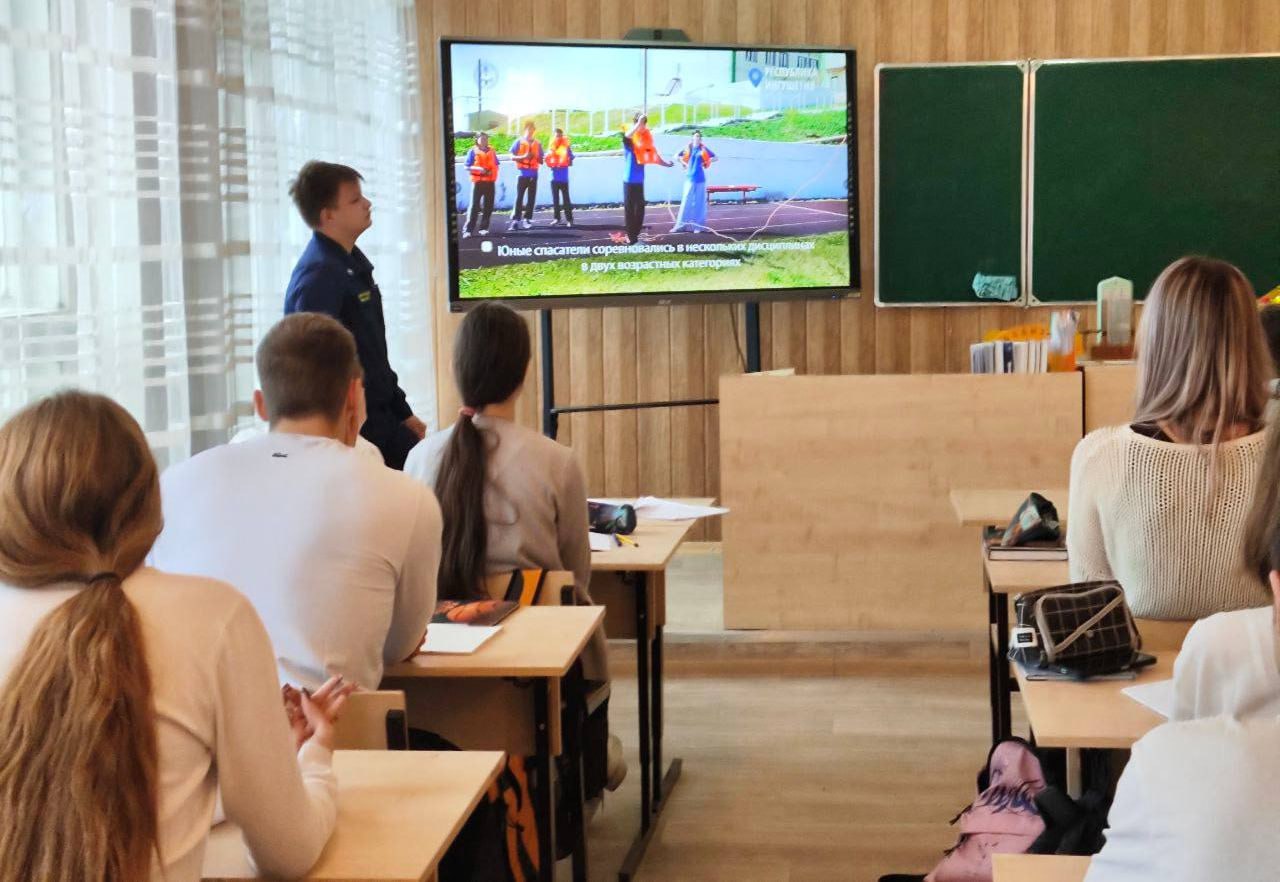 Студенты-спасатели Донецкого РО ВСКС провели мастер-класс для учащихся донецких школ №88 и №90 в рамках проекта «Новые маршруты» Студенты-спасатели Донецкого РО ВСКС провели мастер-класс для учащихся донецких школ №88 и №90 в рамках проекта «Новые маршруты»