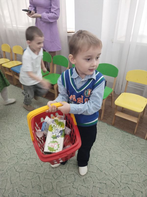 День матери - это замечательный праздник! Это день, когда все дети поздравляют своих мам с праздником День матери - это замечательный праздник! Это день, когда все дети поздравляют своих мам с праздником
