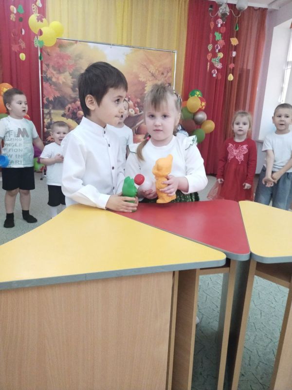 День матери - это замечательный праздник! Это день, когда все дети поздравляют своих мам с праздником День матери - это замечательный праздник! Это день, когда все дети поздравляют своих мам с праздником