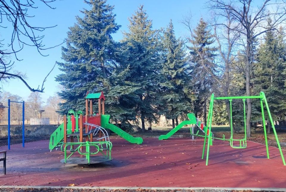 В Торезе продолжается активная реализация партийного проекта "Чистая страна", направленного на улучшение экологической обстановки и благоустройство городских территорий В Торезе продолжается активная реализация партийного проекта "Чистая страна", направленного на улучшение экологической обстановки и благоустройство городских территорий
