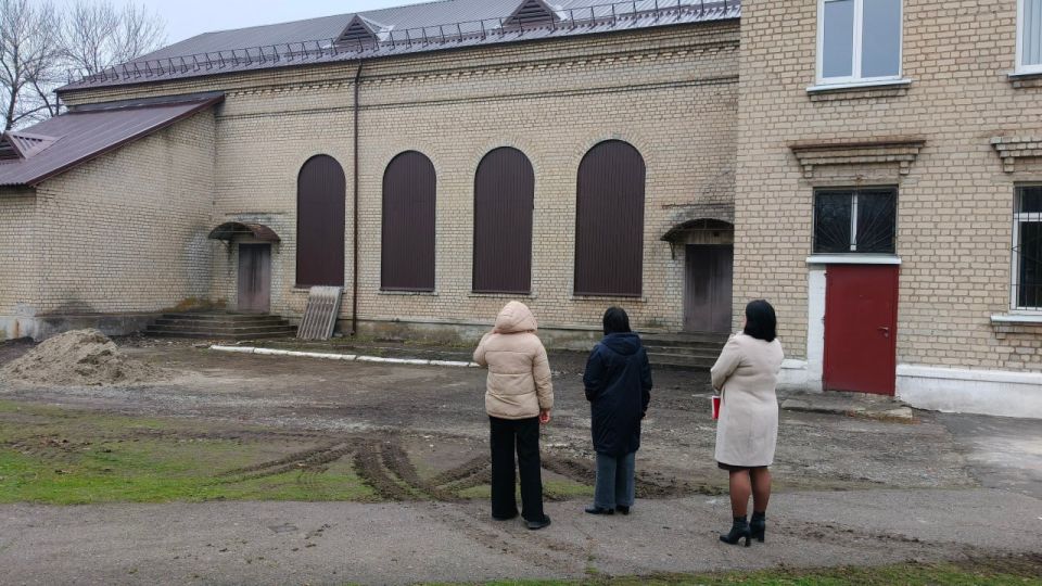 Заместитель главы администрации Волновахского муниципального округа и координатор Женского движения «Единой России» Елена Снисаренко провела встречу с коллективом Новотроицкого дома культуры и местными жителями населенного... Заместитель главы администрации Волновахского муниципального округа и координатор Женского движения «Единой России» Елена Снисаренко провела встречу с коллективом Новотроицкого дома культуры и местными жителями населенного...