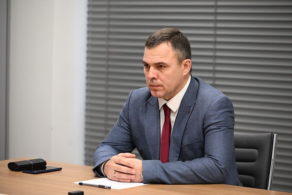Глава ДНР Денис Пушилин поставил перед новым министром здравоохранения Константином Масниковым важные задачи: решить проблему нехватки кадров, сократить очереди в больницах и продолжить цифровизацию медицинских услуг Глава ДНР Денис Пушилин поставил перед новым министром здравоохранения Константином Масниковым важные задачи: решить проблему нехватки кадров, сократить очереди в больницах и продолжить цифровизацию медицинских услуг