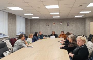 В Жовтневом внутригородском районе города Мариуполя состоялась встреча Руководителя управы Оксаны Кирьякуловой с жителями