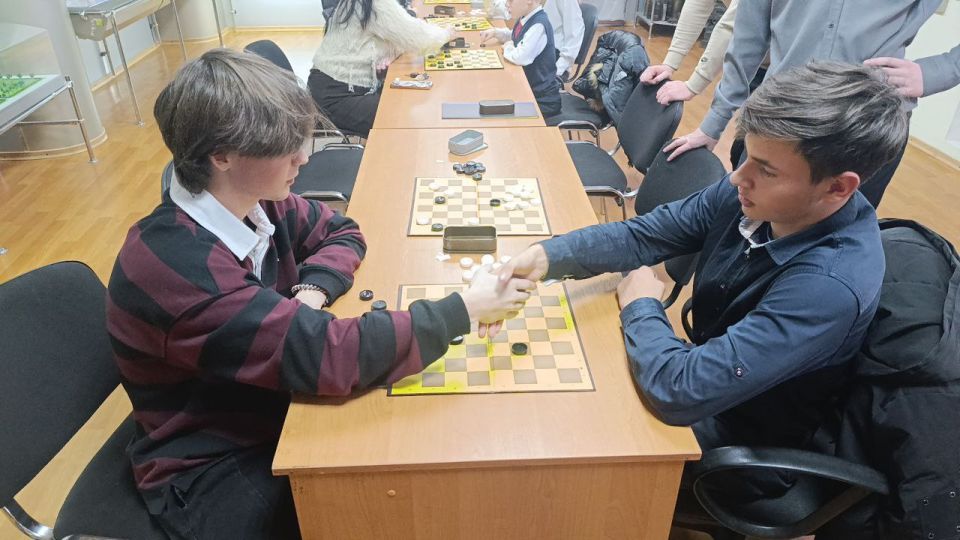 В Ждановке прошли соревнования по шашкам ... В Ждановке прошли соревнования по шашкам ...