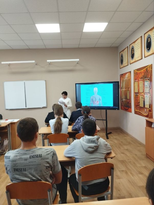 В преддверии Всемирного дня борьбы со СПИДом, который отмечается ежегодно 1 декабря медицинская сестра кабинета по оказанию медицинской помощи несовершеннолетним Староигнатьевской амбулатории ОПСМ провела выступления с... В преддверии Всемирного дня борьбы со СПИДом, который отмечается ежегодно 1 декабря медицинская сестра кабинета по оказанию медицинской помощи несовершеннолетним Староигнатьевской амбулатории ОПСМ провела выступления с...
