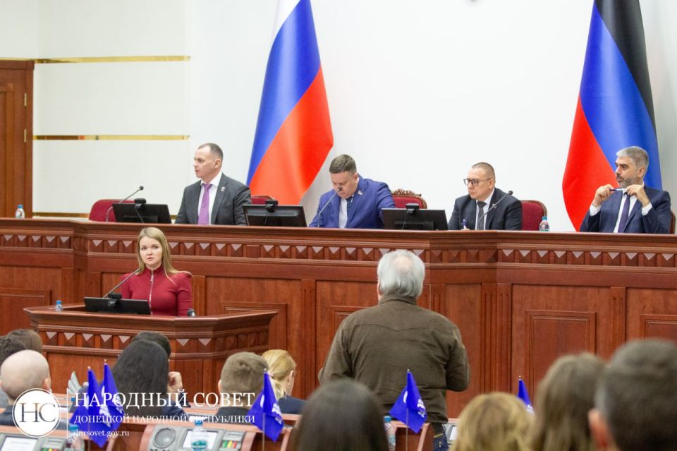 Фоторепортаж: Пленарное заседание Народного Совета ДНР Фоторепортаж: Пленарное заседание Народного Совета ДНР