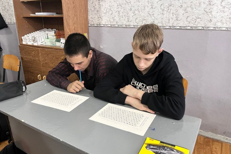 Александр Шатов: В Шахтерском округе прошел единый классный час «От сердца к сердцу: волонтерство объединяет» Александр Шатов: В Шахтерском округе прошел единый классный час «От сердца к сердцу: волонтерство объединяет»