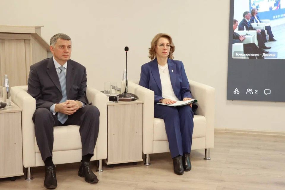 Заместитель председателя #Комитет_по_труду_занятости_социальной_политике_и_делам_ветеранов Юлия Крюкова выступила на стратегической сессии «За семью!» в Донецке Заместитель председателя #Комитет_по_труду_занятости_социальной_политике_и_делам_ветеранов Юлия Крюкова выступила на стратегической сессии «За семью!» в Донецке