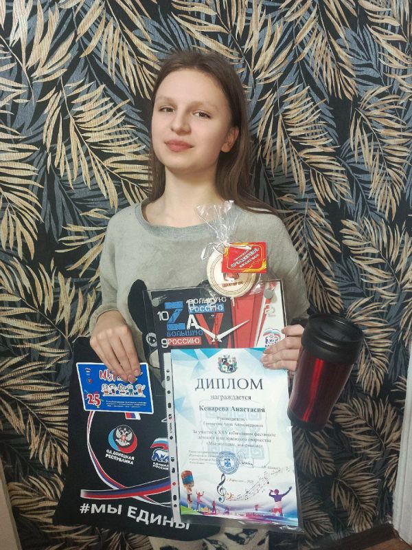 В Кировском продолжается чествование участников XXV Фестиваля детского и молодежного творчества под названием «Мы – молодые, мы – равные» В Кировском продолжается чествование участников XXV Фестиваля детского и молодежного творчества под названием «Мы – молодые, мы – равные»