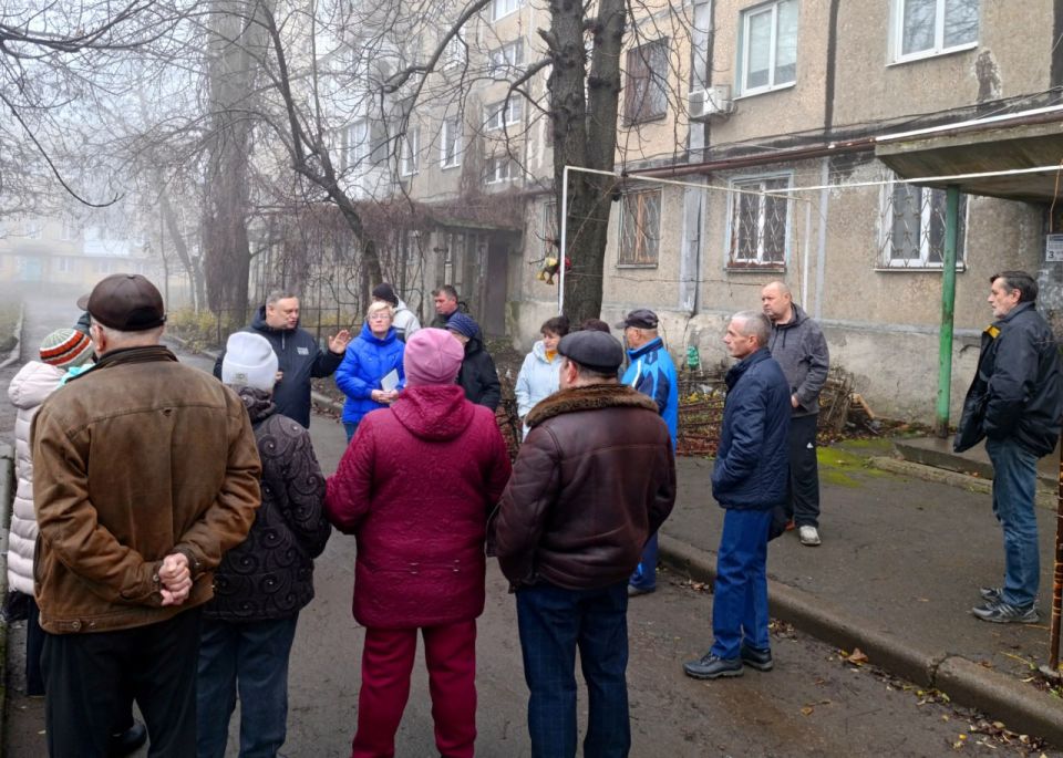 Иван Адамец: В Куйбышевском районе прошла встреча с жителями дома на проспекте Кремлёвском, 11 Иван Адамец: В Куйбышевском районе прошла встреча с жителями дома на проспекте Кремлёвском, 11
