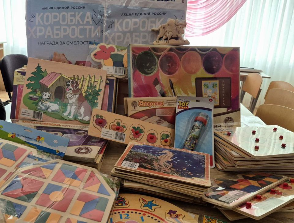Сегодня Депутат Народного Совета Донецкой Народной Республики Сергей Парчевский принял участие в ежегодной всероссийской благотворительной акции от «Единой России» «Коробка храбрости», посетил центр социальной реабилитации... Сегодня Депутат Народного Совета Донецкой Народной Республики Сергей Парчевский принял участие в ежегодной всероссийской благотворительной акции от «Единой России» «Коробка храбрости», посетил центр социальной реабилитации...