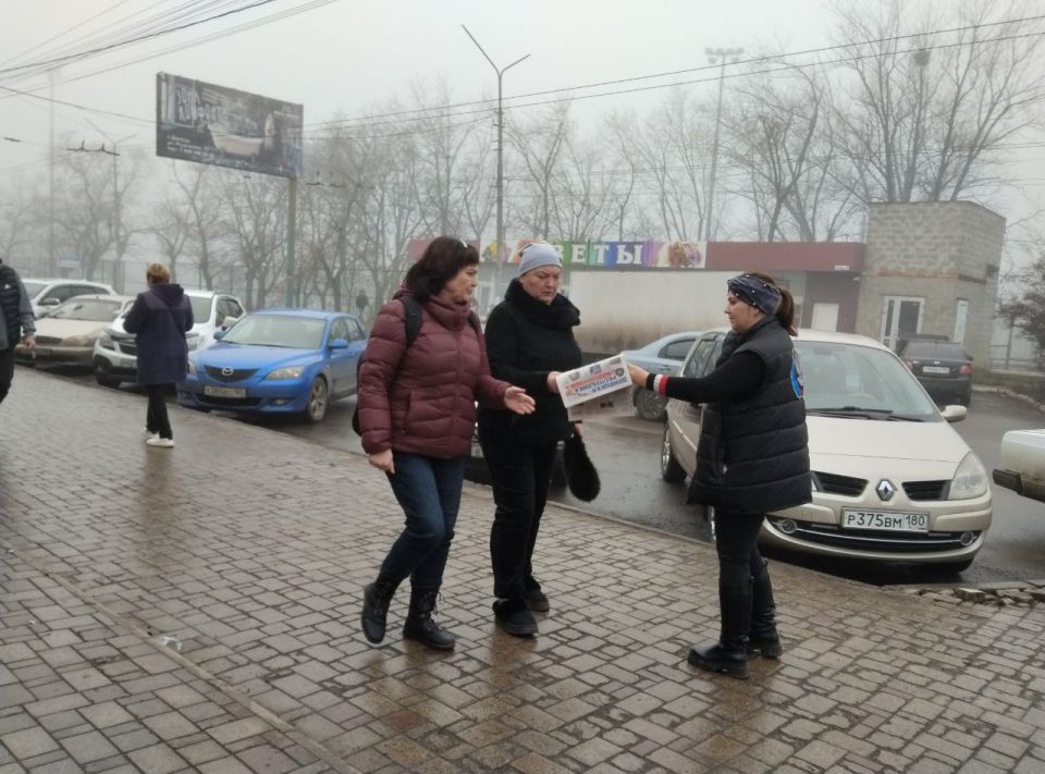Сегодня, 28 ноября по инициативе Общественного Движения «Донецкая Республика» в Червоногвардейском районе города Макеевки проходит раздача официального печатного издания Общественного Движения «Донецкая Республика» Сегодня, 28 ноября по инициативе Общественного Движения «Донецкая Республика» в Червоногвардейском районе города Макеевки проходит раздача официального печатного издания Общественного Движения «Донецкая Республика»