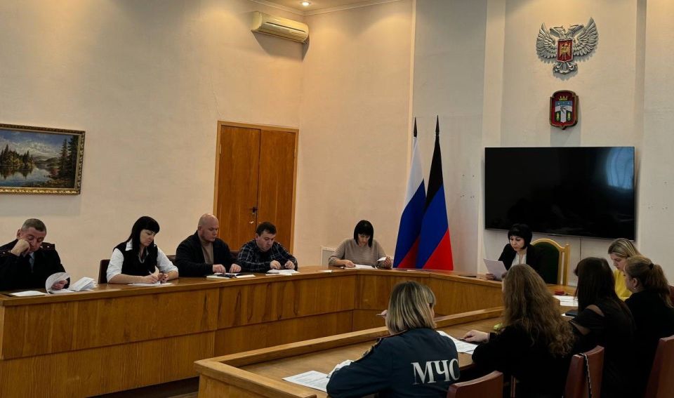 Состоялось заседание антитеррористической комиссии, на которой заслушали доклады структурных подразделений администрации об исполнении мероприятий Комплексного плана противодействия идеологии терроризма в Российской... Состоялось заседание антитеррористической комиссии, на которой заслушали доклады структурных подразделений администрации об исполнении мероприятий Комплексного плана противодействия идеологии терроризма в Российской...