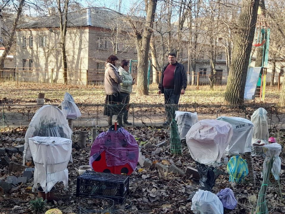 Валентин Левченко: Проект «Управдом» представляет участника всероссийского конкурса в номинации «Лучший двор» — Донецк, пер Валентин Левченко: Проект «Управдом» представляет участника всероссийского конкурса в номинации «Лучший двор» — Донецк, пер