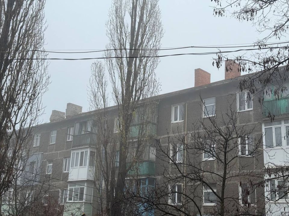 В Кировском продолжаются ремонт кровель В Кировском продолжаются ремонт кровель
