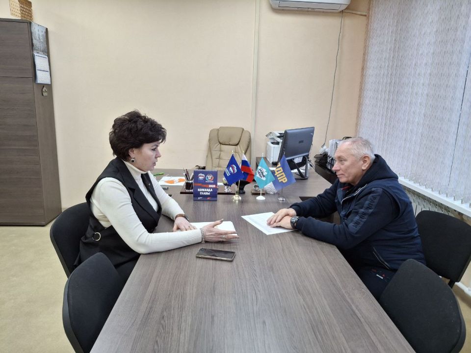 28 ноября 2025 года во исполнение поручения Главы Донецкой Народной Республики депутаты Ясиноватского муниципального совета Анна Бондарь и Наталья Филиппова посетили места подвоза воды 28 ноября 2025 года во исполнение поручения Главы Донецкой Народной Республики депутаты Ясиноватского муниципального совета Анна Бондарь и Наталья Филиппова посетили места подвоза воды