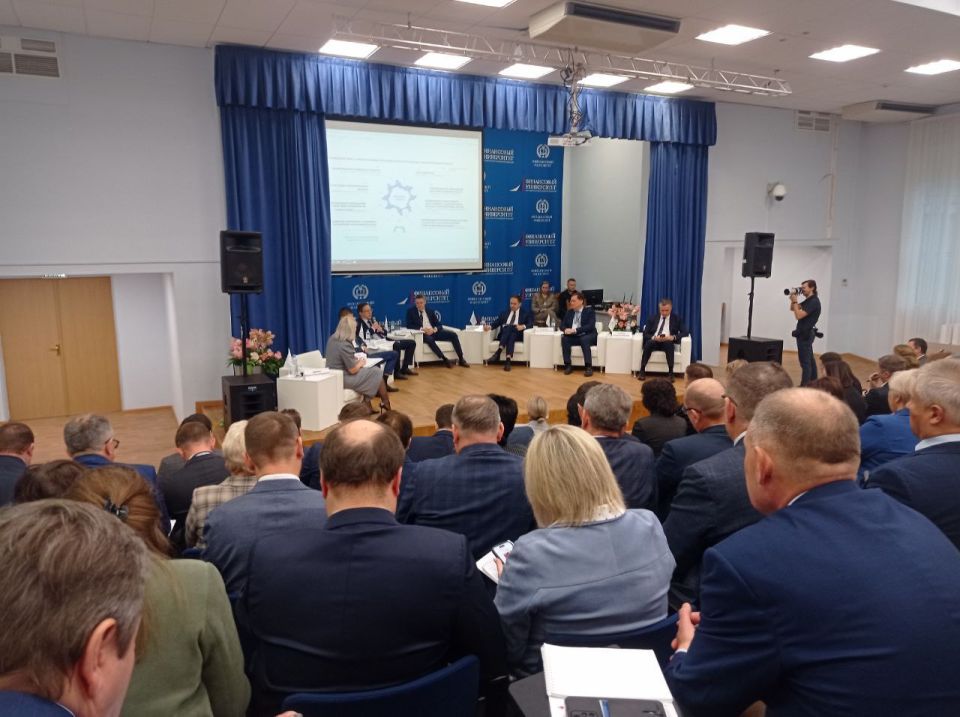 Василий Овчаров: Олег Логвинов, первый заместитель главы Администрации Новоазовского муниципального округа, принял участие в стратегической сессии «Инструменты устойчивого роста муниципалитетов» Василий Овчаров: Олег Логвинов, первый заместитель главы Администрации Новоазовского муниципального округа, принял участие в стратегической сессии «Инструменты устойчивого роста муниципалитетов»