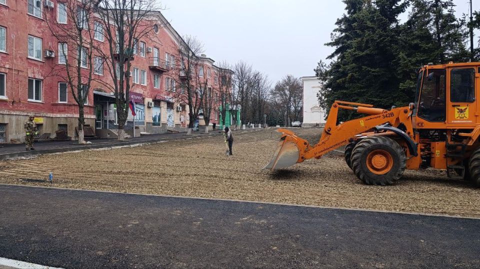 Глава Старобешевского округа проинспектировал как Забайкальский край ремонтирует площадь в городе Комсомольское Глава Старобешевского округа проинспектировал как Забайкальский край ремонтирует площадь в городе Комсомольское