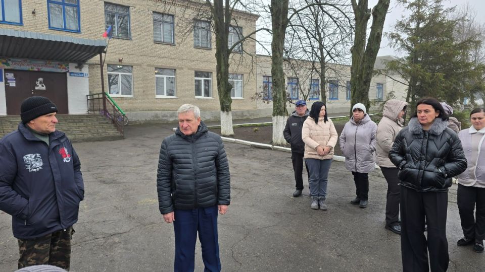 Глава муниципального образования Старобешевский муниципальный округ Николай Михайлов провел сход граждан в селе Осыково Глава муниципального образования Старобешевский муниципальный округ Николай Михайлов провел сход граждан в селе Осыково