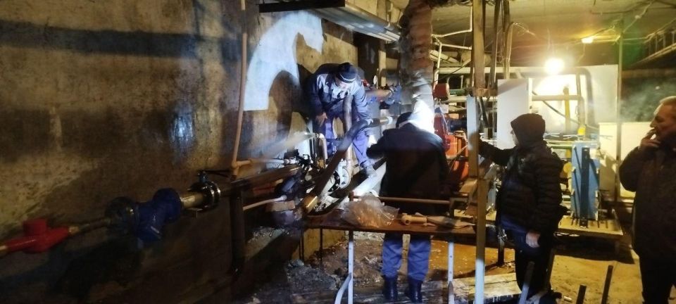 Бригада из Хабаровского края устранила прорыв водопровода в Дебальцево Бригада из Хабаровского края устранила прорыв водопровода в Дебальцево