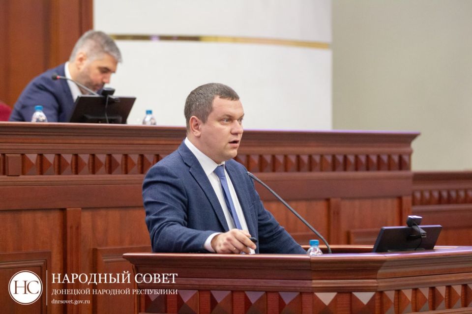 Константин Кузьмин: В рамках пленарного заседания состоялся правительственный час с участием министра образования и науки ДНР Олега Трофимова Константин Кузьмин: В рамках пленарного заседания состоялся правительственный час с участием министра образования и науки ДНР Олега Трофимова