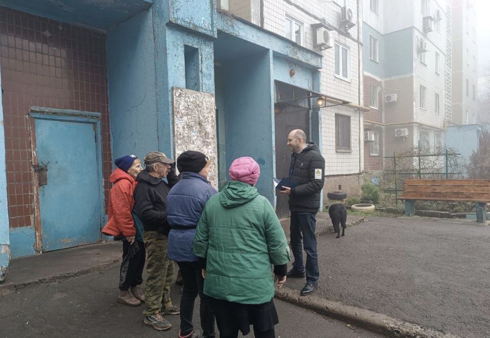 По поручению Главы ДНР Дениса Пушилина 28.11.2025 по адресу: г.Донецк, пр.Ленинский,118 состоялась встреча с жителями, на которой присутствовал заместитель руководителя Управы Ленинского внутригородского района Анатолий... По поручению Главы ДНР Дениса Пушилина 28.11.2025 по адресу: г.Донецк, пр.Ленинский,118 состоялась встреча с жителями, на которой присутствовал заместитель руководителя Управы Ленинского внутригородского района Анатолий...