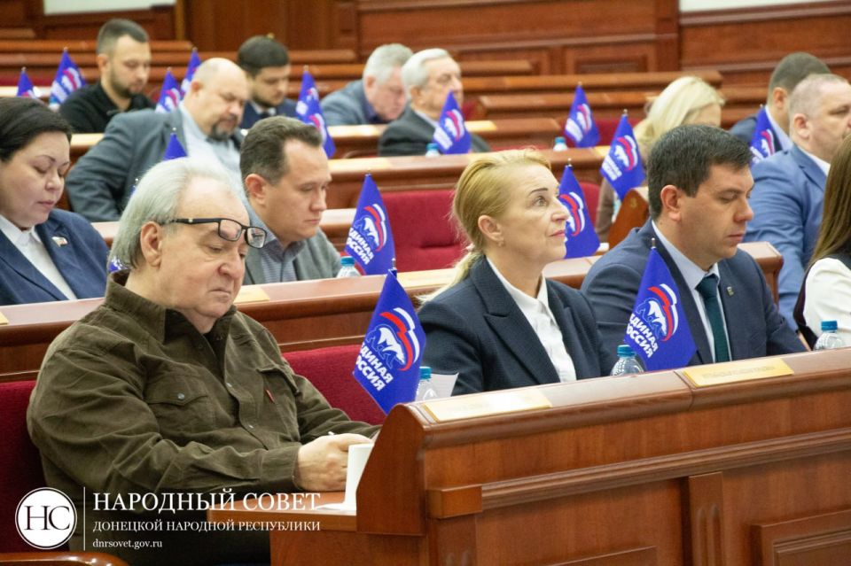 Фоторепортаж: Пленарное заседание Народного Совета ДНР Фоторепортаж: Пленарное заседание Народного Совета ДНР