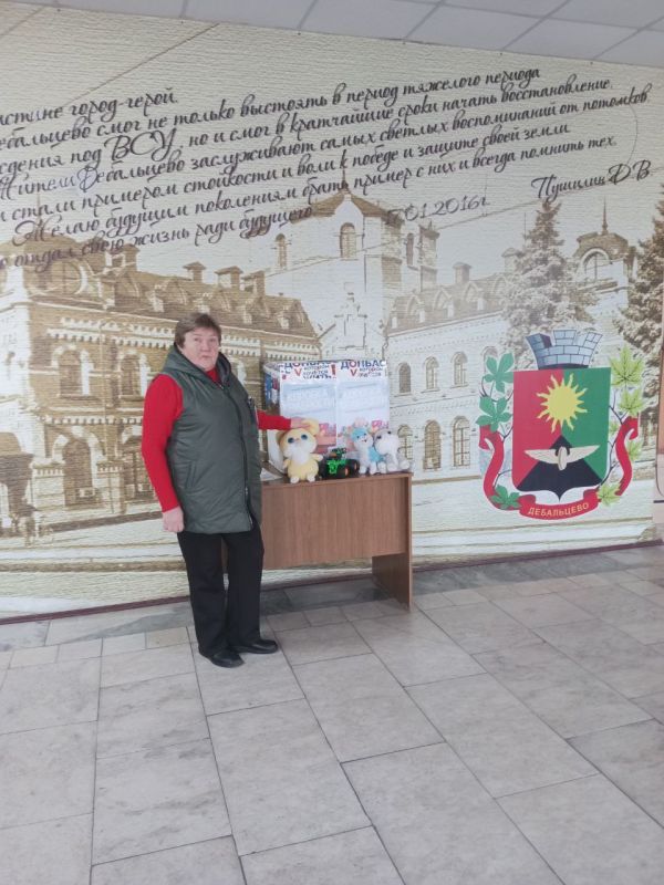 Сотрудники МБУ "Центр культуры и досуга города Дебальцево" приняли активное участие в благотворительной акции "Коробка храбрости" Сотрудники МБУ "Центр культуры и досуга города Дебальцево" приняли активное участие в благотворительной акции "Коробка храбрости"