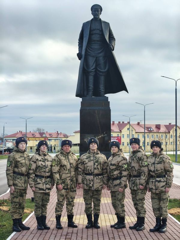 «Быть молодым нелегко, но почетно, товарищ!»: так Росгвардия поприветствовала рэпера Macan, которого сегодня зачислили в дивизию оперативного назначения им. Ф.Э. Дзержинского «Быть молодым нелегко, но почетно, товарищ!»: так Росгвардия поприветствовала рэпера Macan, которого сегодня зачислили в дивизию оперативного назначения им. Ф.Э. Дзержинского