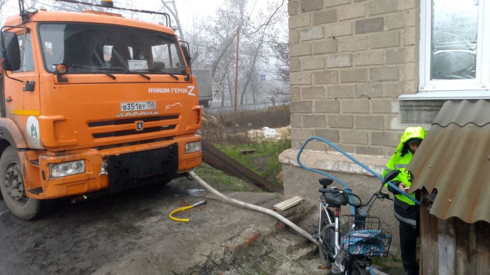 В Кировском внутригородском районе произведен подвоз воды В Кировском внутригородском районе произведен подвоз воды