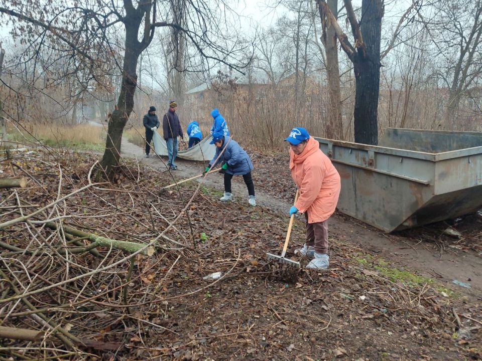 В рамках проекта «Чистая страна», реализуемого Всероссийской Политической Партией «Единая Россия», сотрудники Управы Калининского внутригородского района Администрации городского округа Донецк, совместно с работниками... В рамках проекта «Чистая страна», реализуемого Всероссийской Политической Партией «Единая Россия», сотрудники Управы Калининского внутригородского района Администрации городского округа Донецк, совместно с работниками...