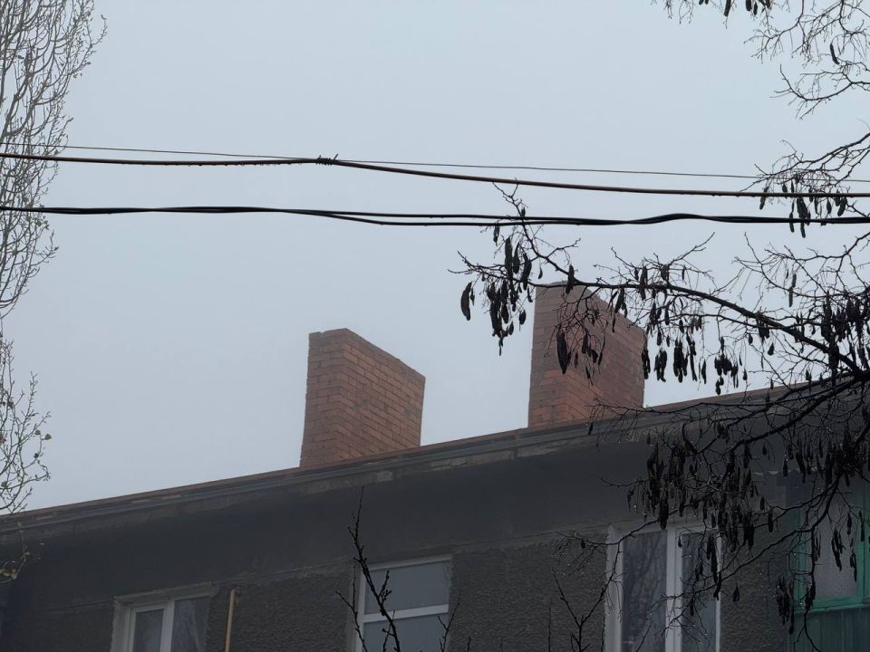 В Кировском продолжаются ремонт кровель В Кировском продолжаются ремонт кровель