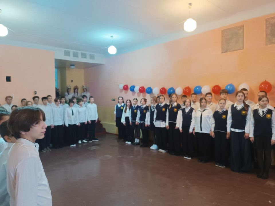 Торжественная линейка, посвященная Дню Государственного герба Российской Федерации Торжественная линейка, посвященная Дню Государственного герба Российской Федерации