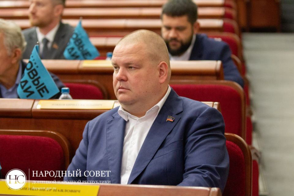 Фоторепортаж: Пленарное заседание Народного Совета ДНР Фоторепортаж: Пленарное заседание Народного Совета ДНР