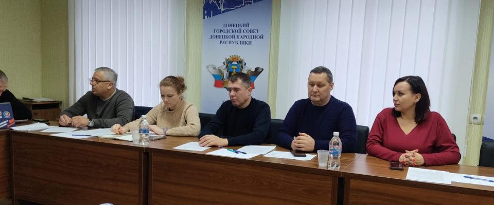 РАБОТА КОМИТЕТОВ. Сергей Скиданов провел заседание постоянного комитета по вопросам городского хозяйства и муниципальной собственности, на котором рассмотрен ряд вопросов РАБОТА КОМИТЕТОВ. Сергей Скиданов провел заседание постоянного комитета по вопросам городского хозяйства и муниципальной собственности, на котором рассмотрен ряд вопросов